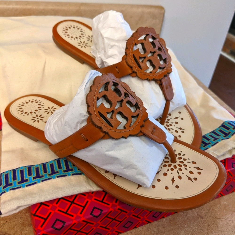 Miller Scallop Sandal